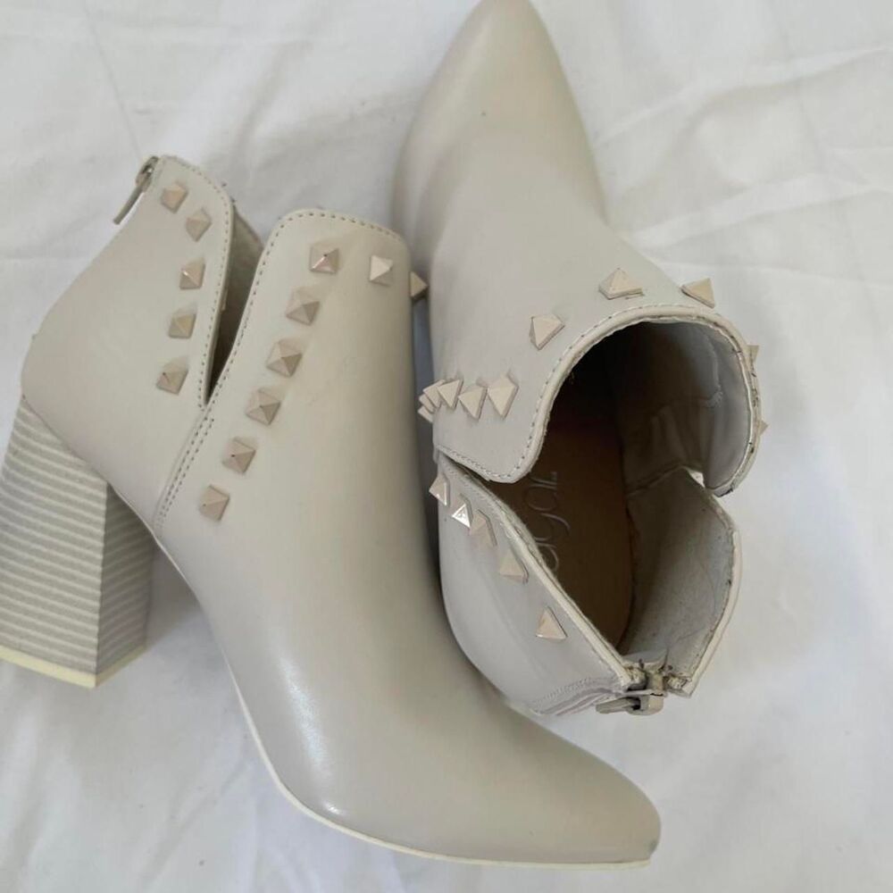Unbranded Women's Cream and White Boots